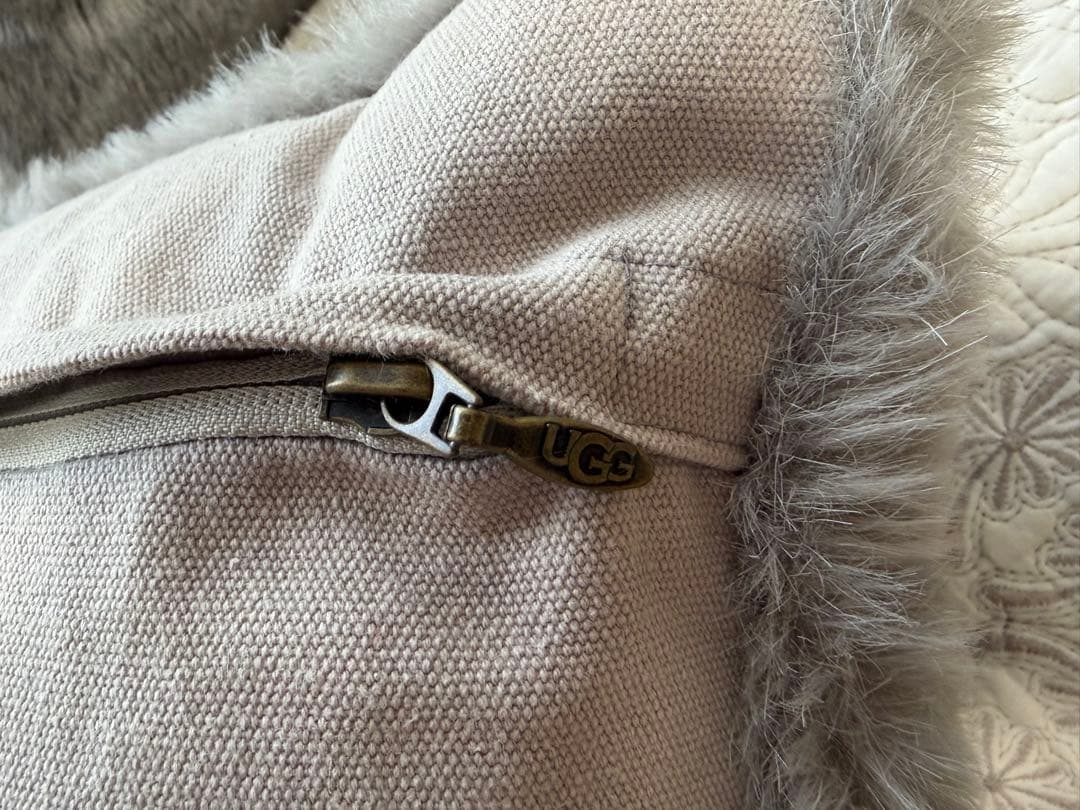 【希少】UGG ピロー クッション フェイクファーグレー３個
