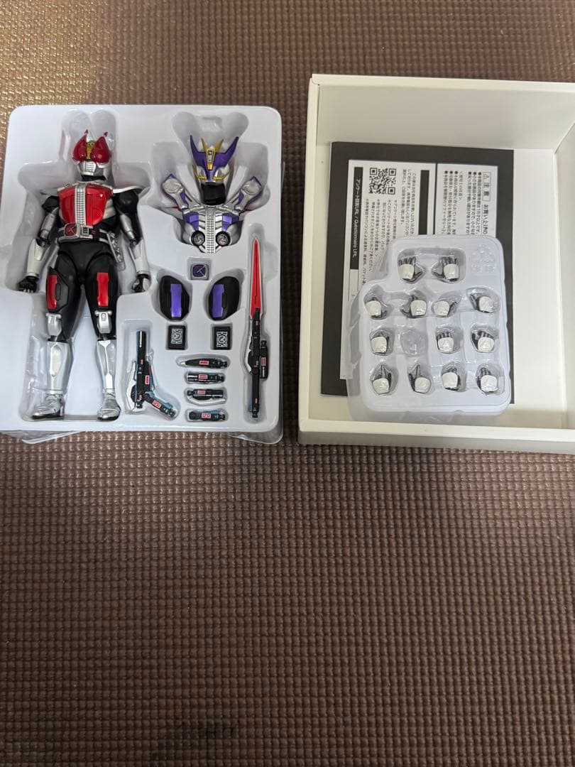 S.H.Figuarts 真骨彫製法 仮面ライダー電王 ソード ガンフォーム