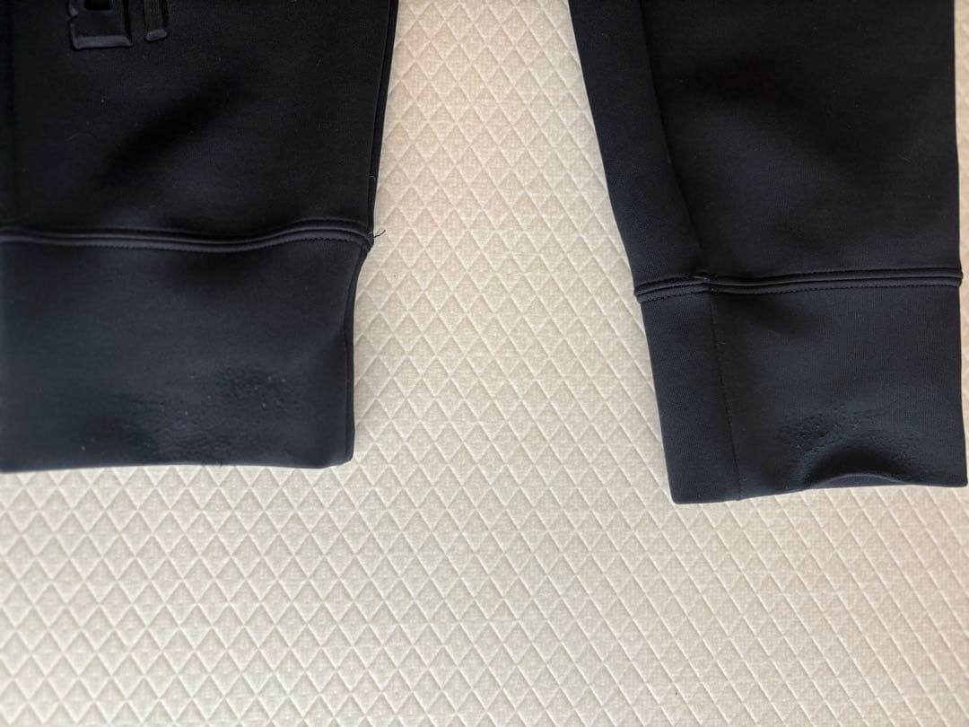 ブラック ロゴ入り パンツ