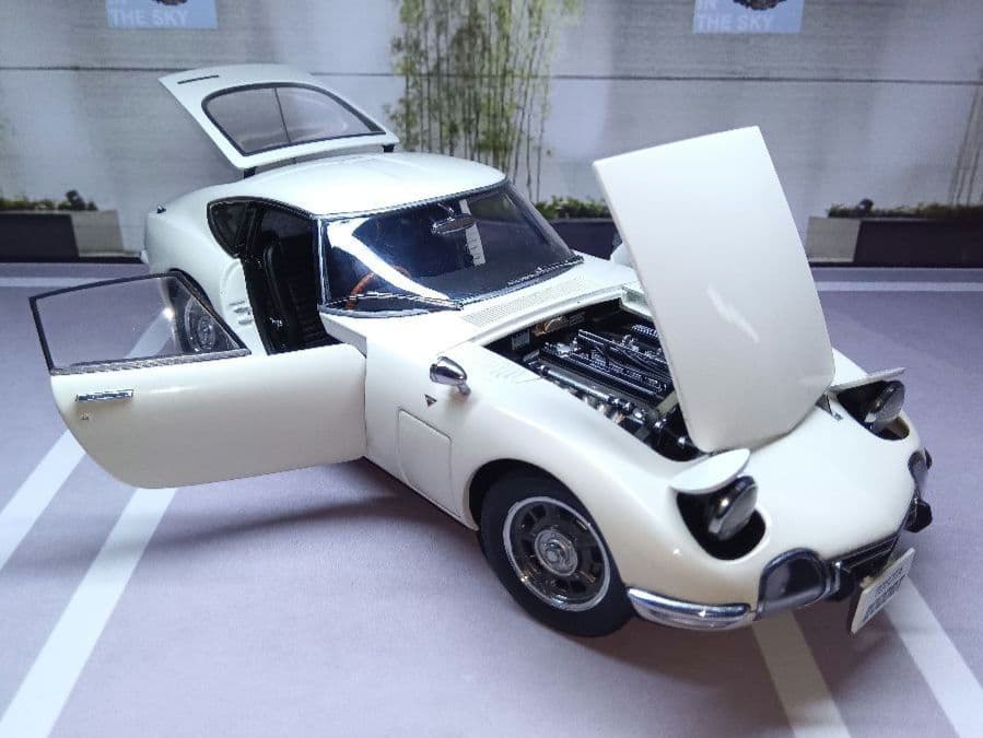 オートアート製 1/18 トヨタ2000 GT 訳あり