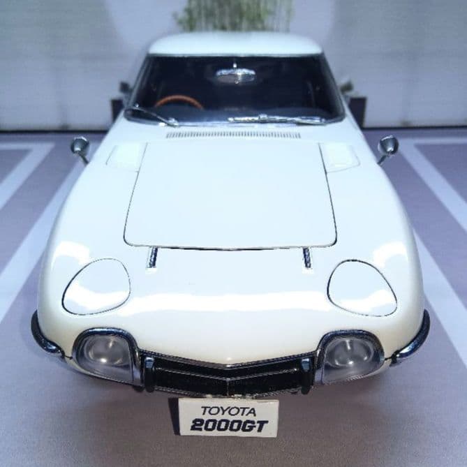 オートアート製 1/18 トヨタ2000 GT 訳あり