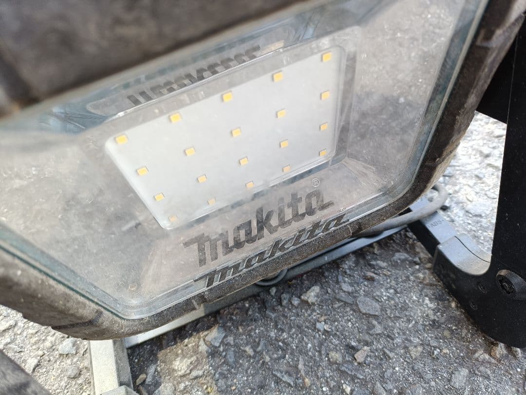 マキタ ML805 LED充電式スタンドライト