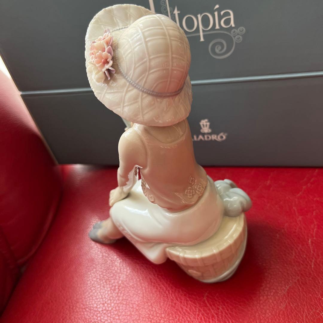 Lladro/リヤドロ 8238 「にあうかな 」