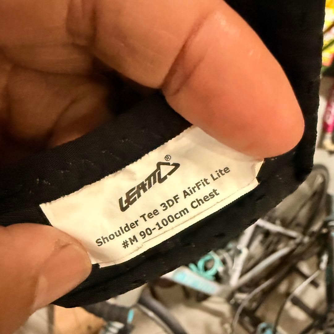 Leatt リアット 3DF Airfit Lite Shoulder プロテ