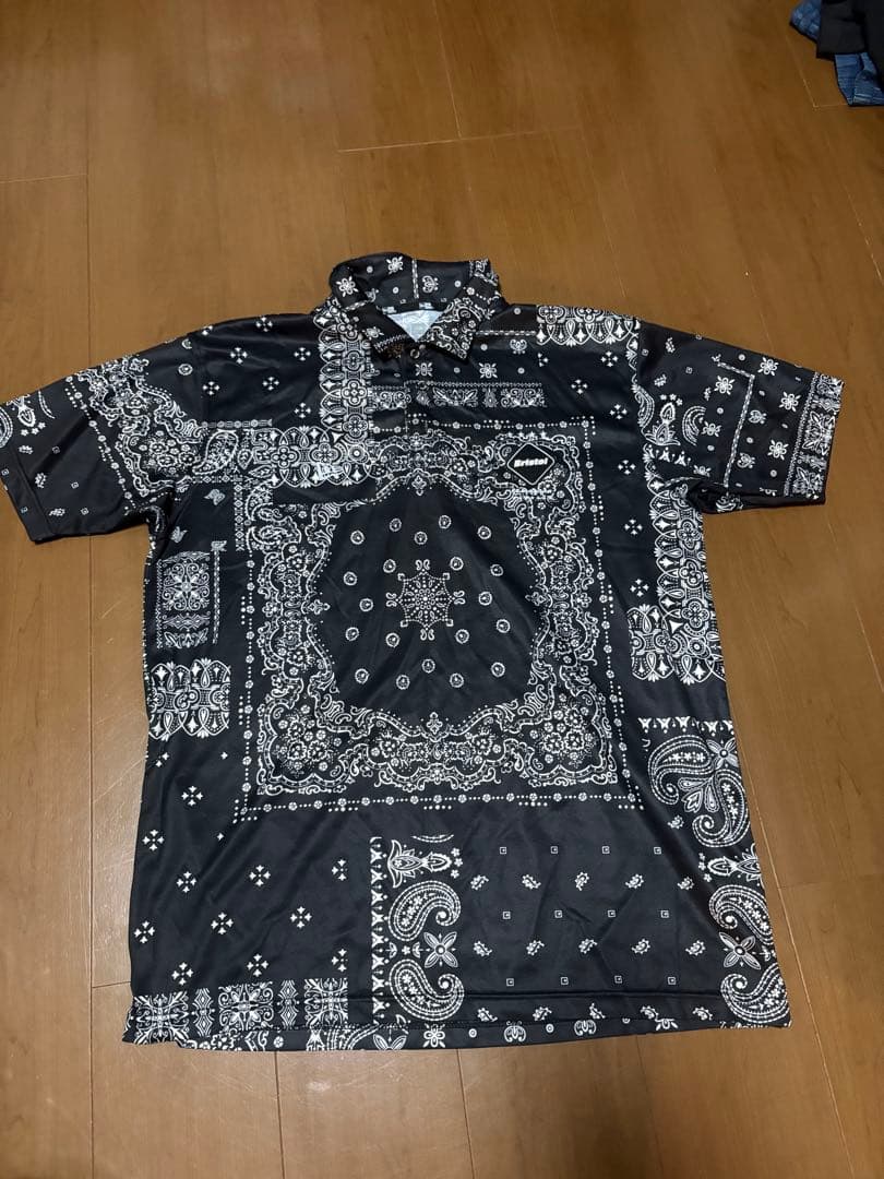F.C.Real Bristol NEW ERA ペイズリー ポロシャツ 黒