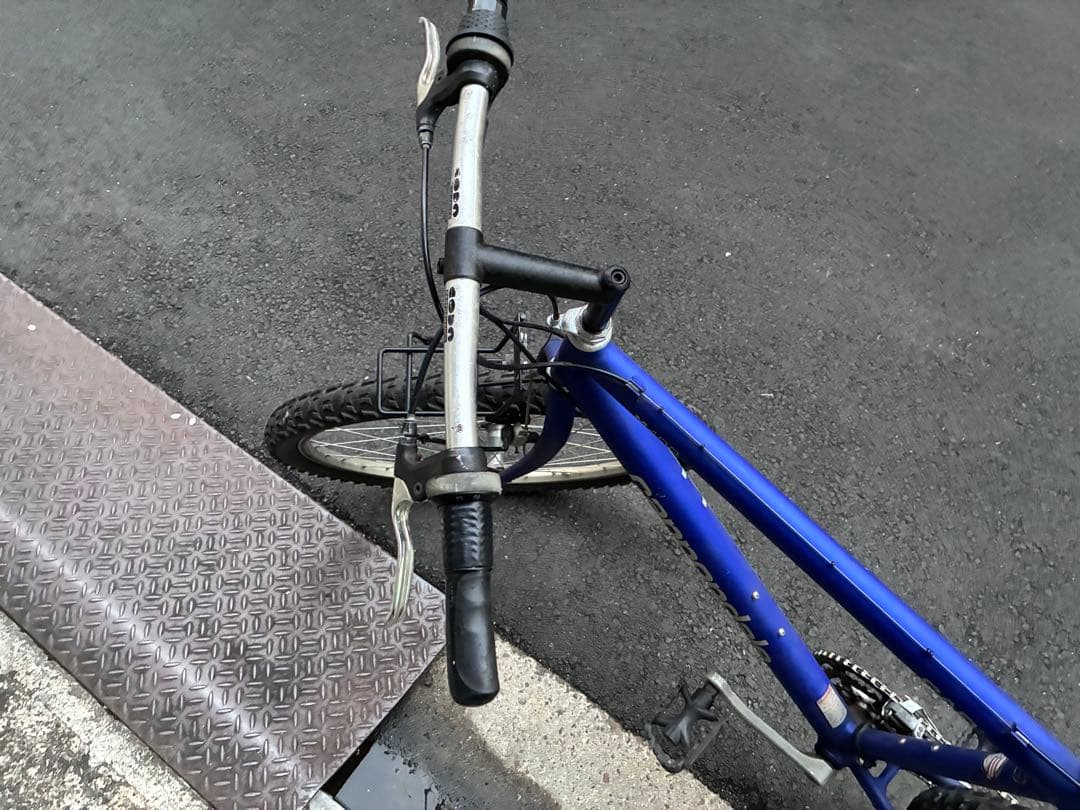 [日暮里駅引き取り限定]Cannondale M400 ブルー色　クロスバイク