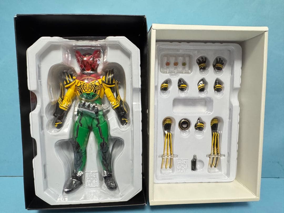 フィギュアーツ真骨彫　仮面ライダーオーズ　スーパータトバ コンボ