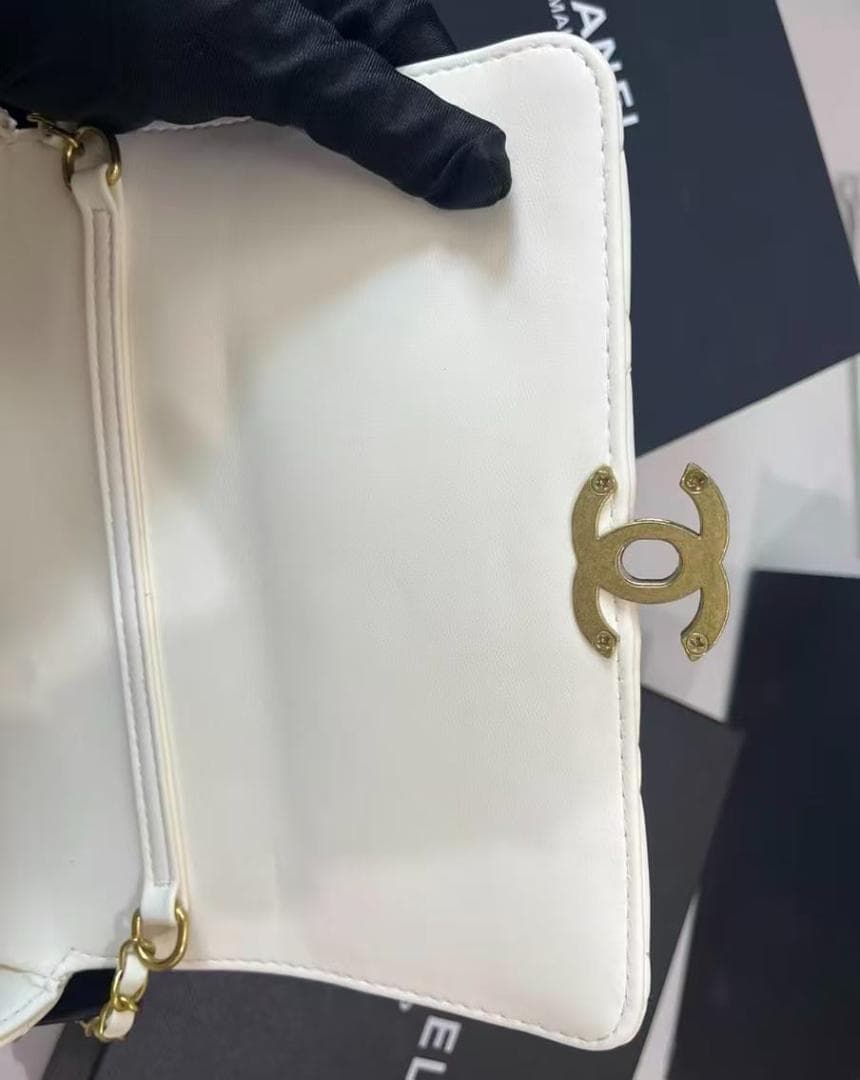 美品・希少 ホワイト ショルダーバッグ