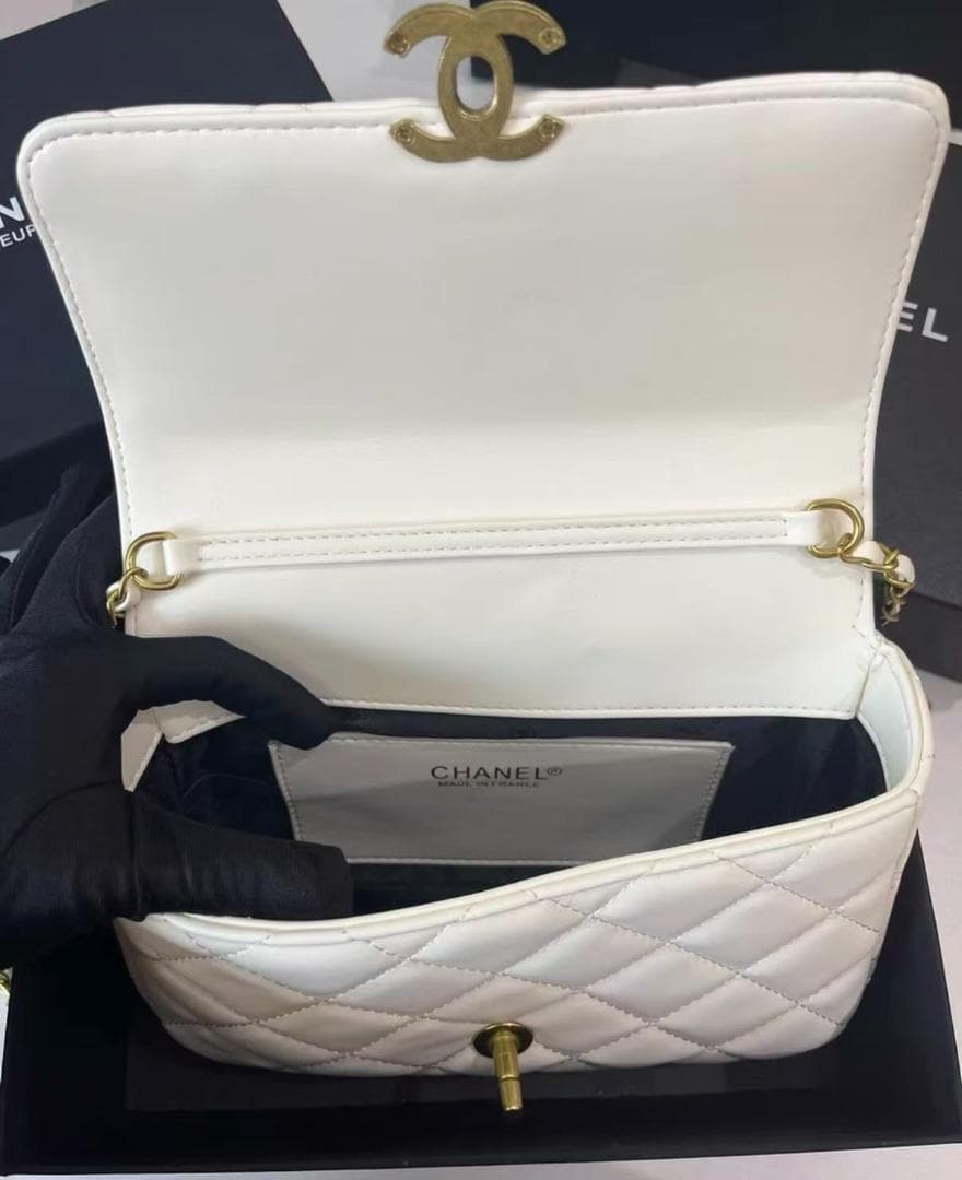 美品・希少 ホワイト ショルダーバッグ