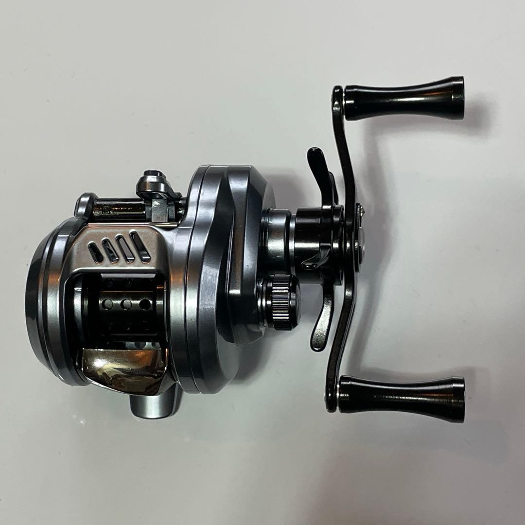 【NEW】超小型　丸型DCリール　右ハンドル　DC usopp