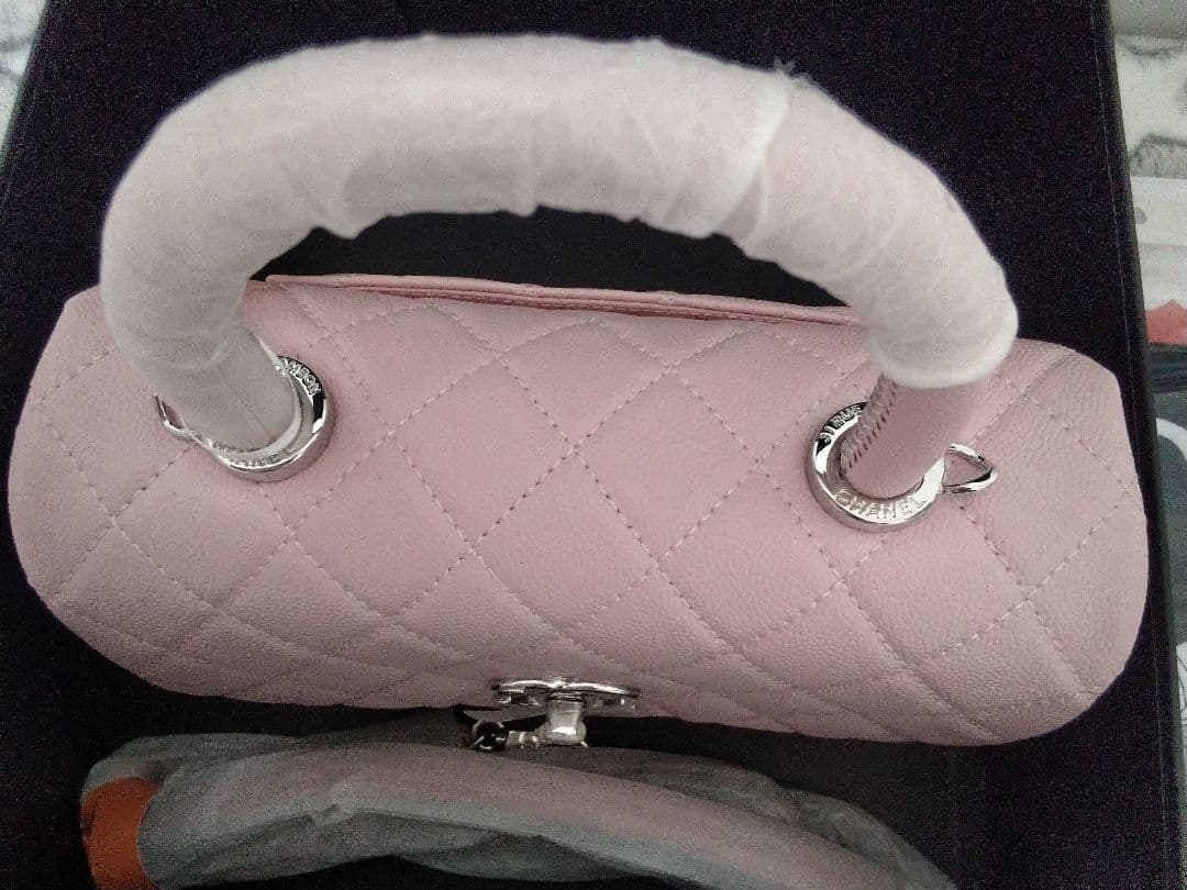 CHANEL キルティングココハンドルチェーン付ノベルティー