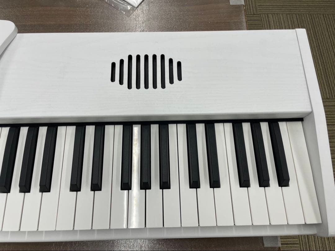 電子ピアノ88鍵盤　給電タイプ　木目調ボディ　ホワイト