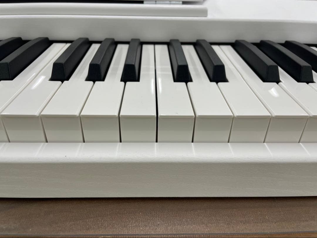 電子ピアノ88鍵盤　給電タイプ　木目調ボディ　ホワイト