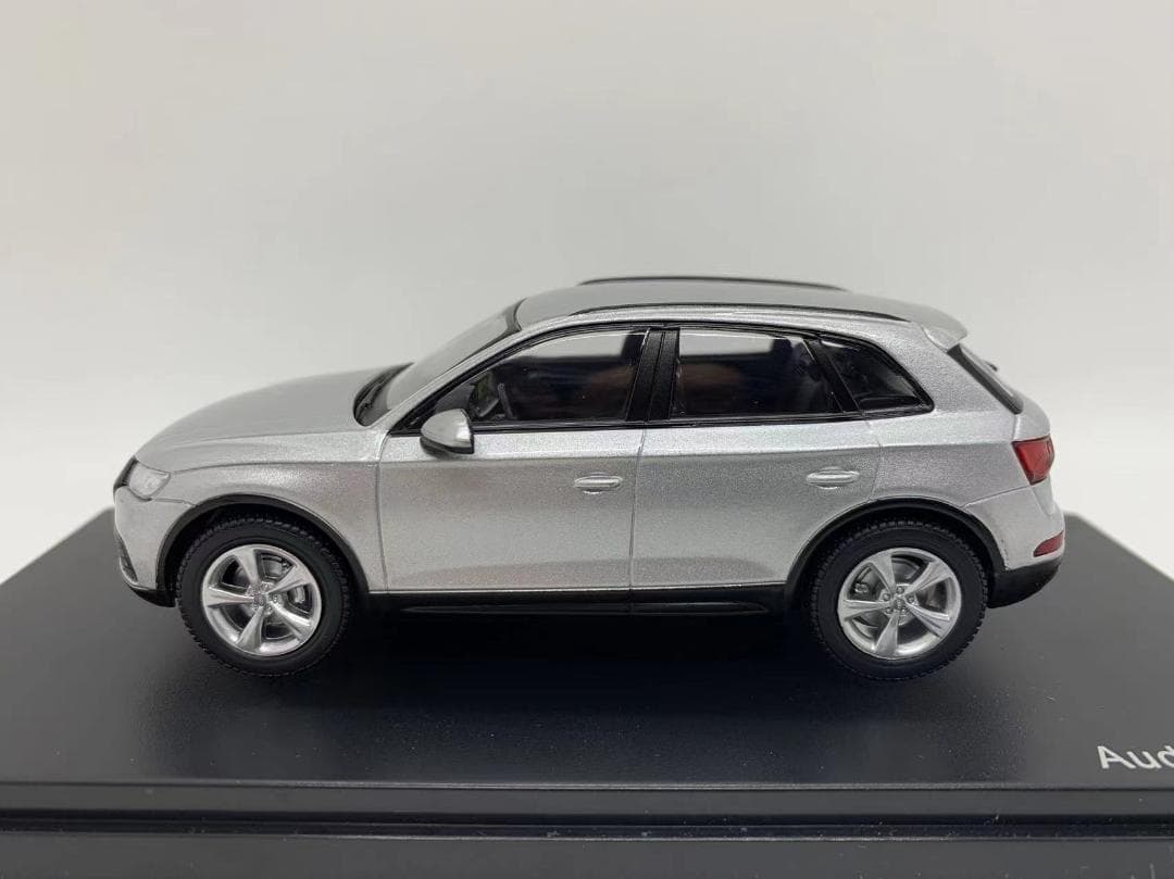 アウディ特注 1/43 アウディ AUDI Q5 シルバー