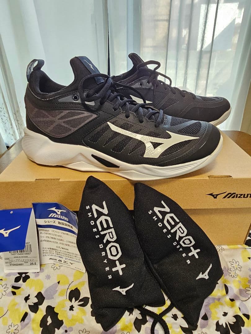 美品　Mizuno 25.5cm バレーボールシューズ (おまけ付き)