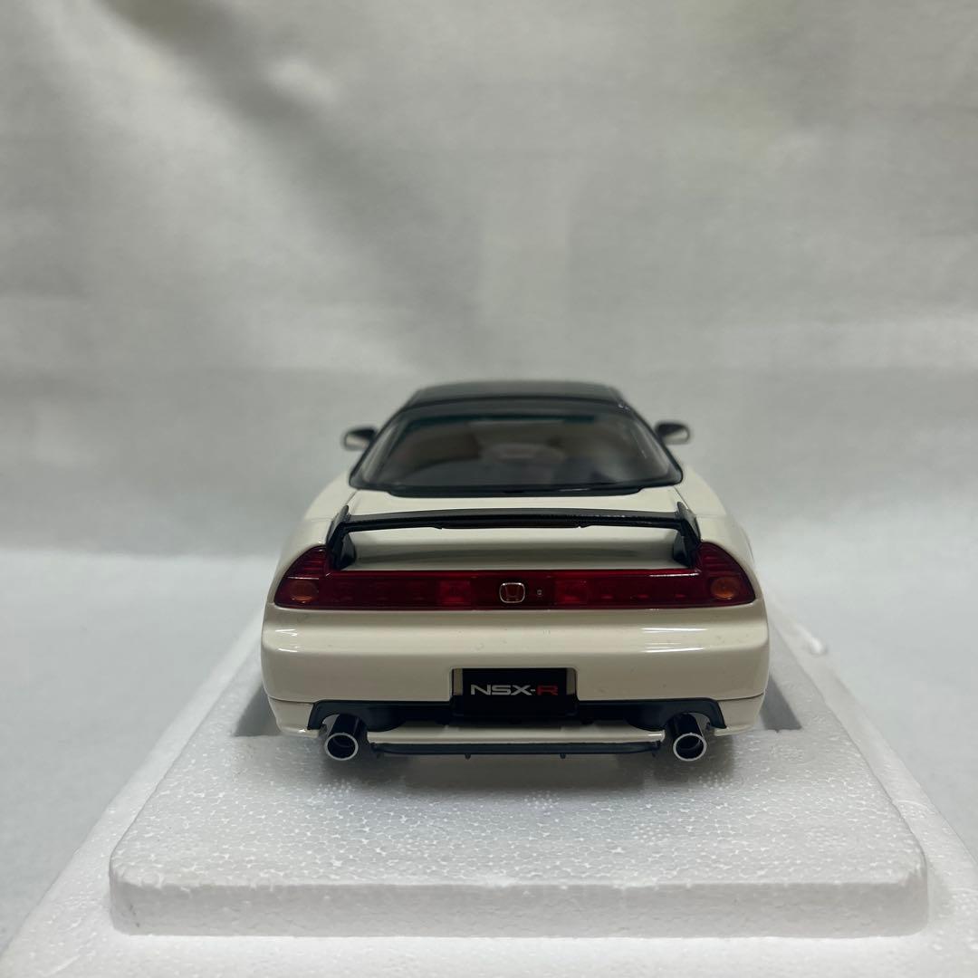 オートアート　ホンダNSX-R(NA2)チャンピオンホワイト／ブラックカーボン