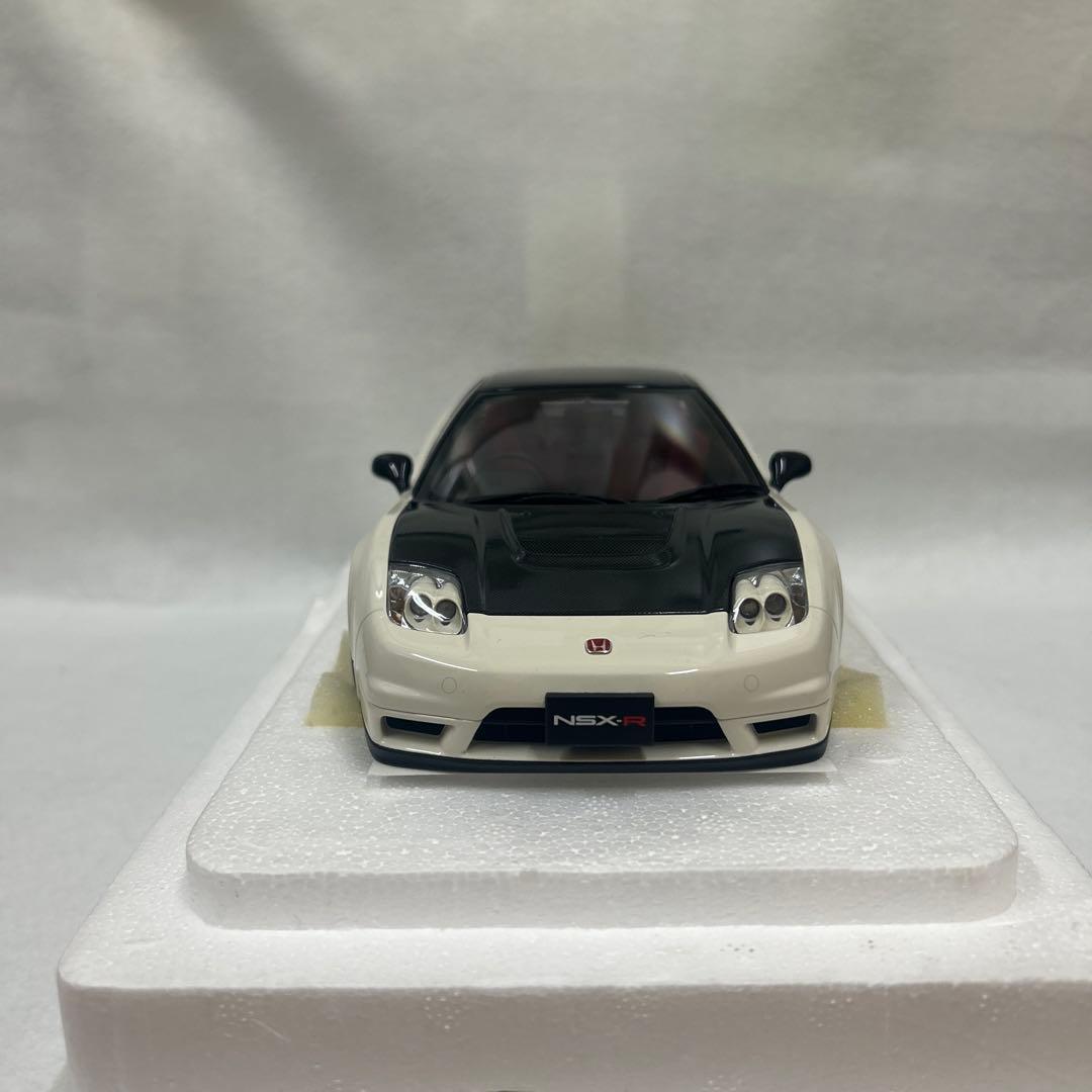 オートアート　ホンダNSX-R(NA2)チャンピオンホワイト／ブラックカーボン