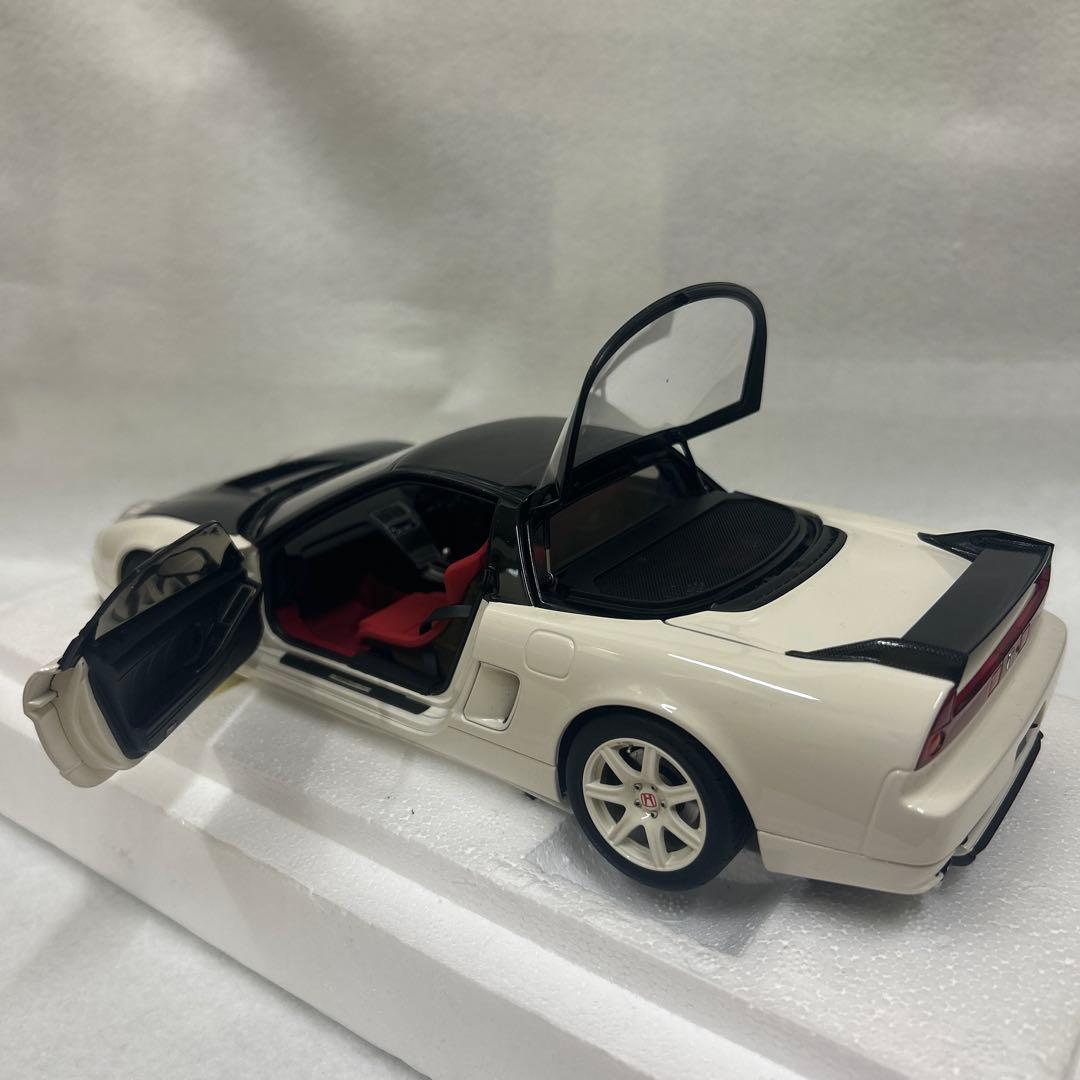 オートアート　ホンダNSX-R(NA2)チャンピオンホワイト／ブラックカーボン