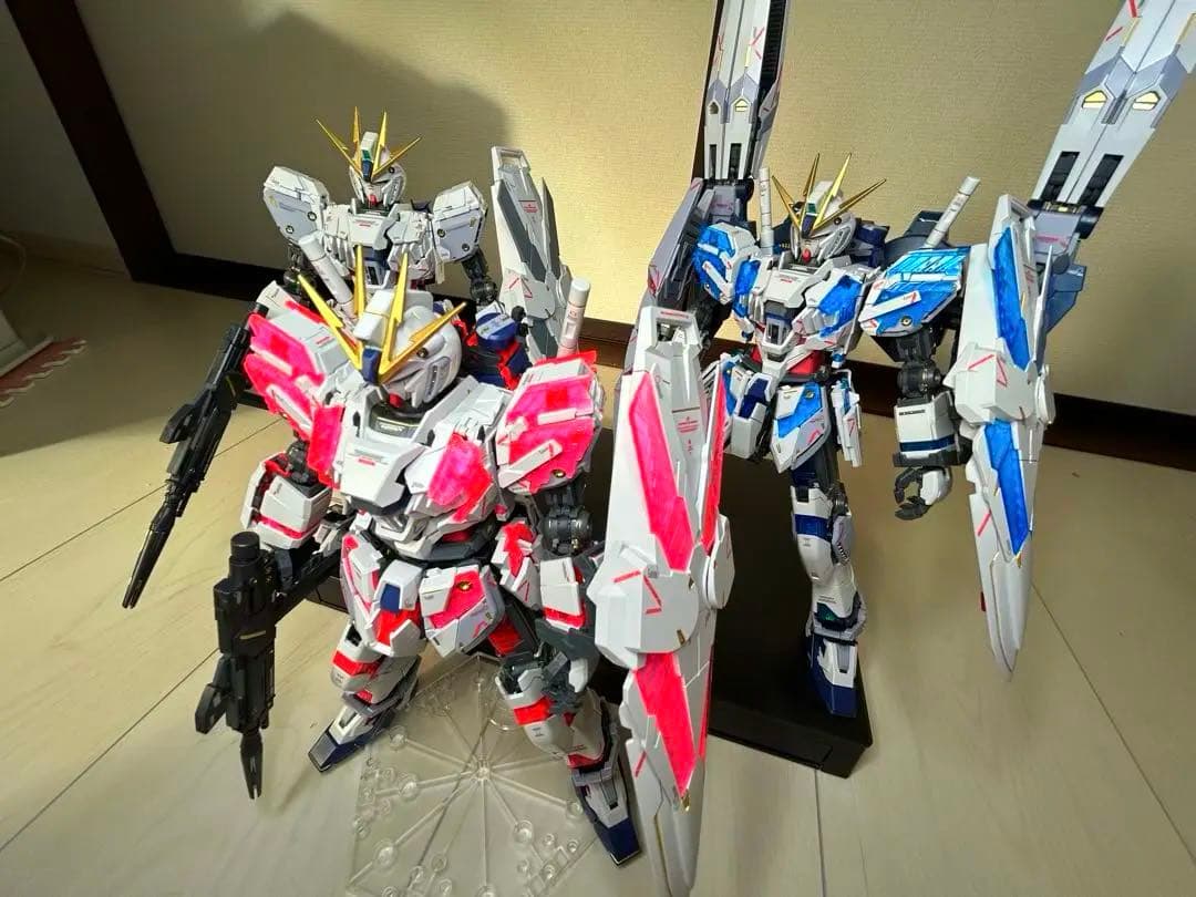 MG ナラティブガンダム&シナンジュスタイン　完成品　無塗装