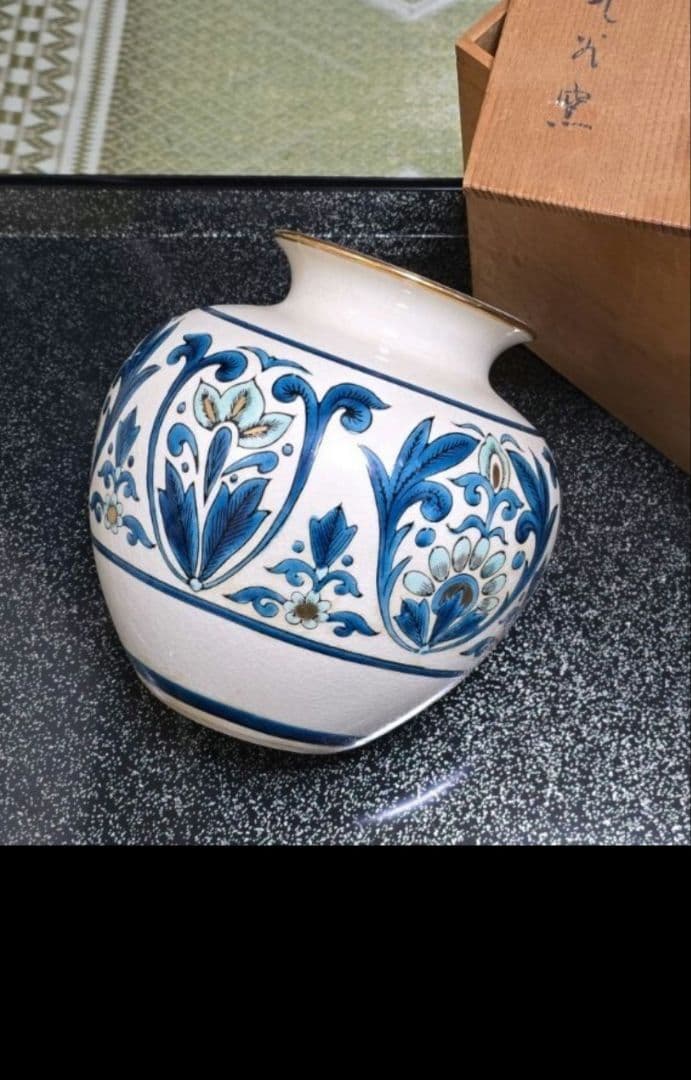 久谷陶泉窯陶印入り青と白の手描き陶器花瓶