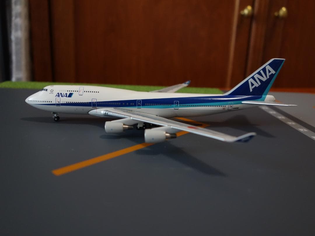 ANA　B747-400　JA8098　1：400