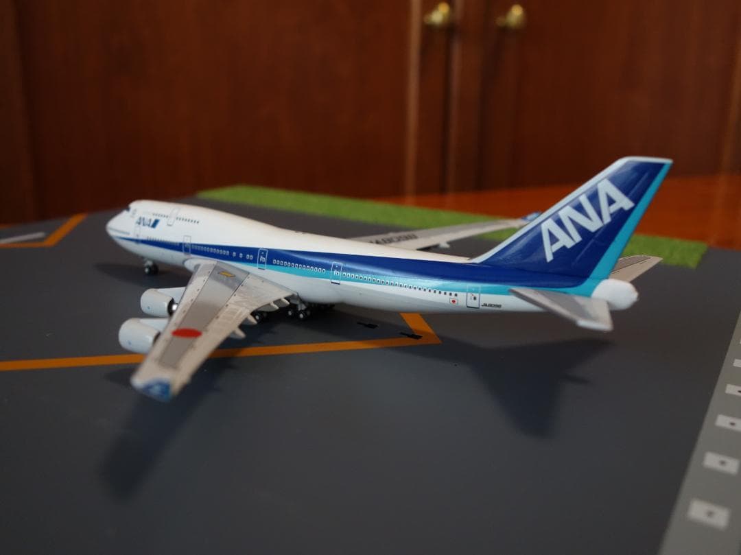 ANA　B747-400　JA8098　1：400