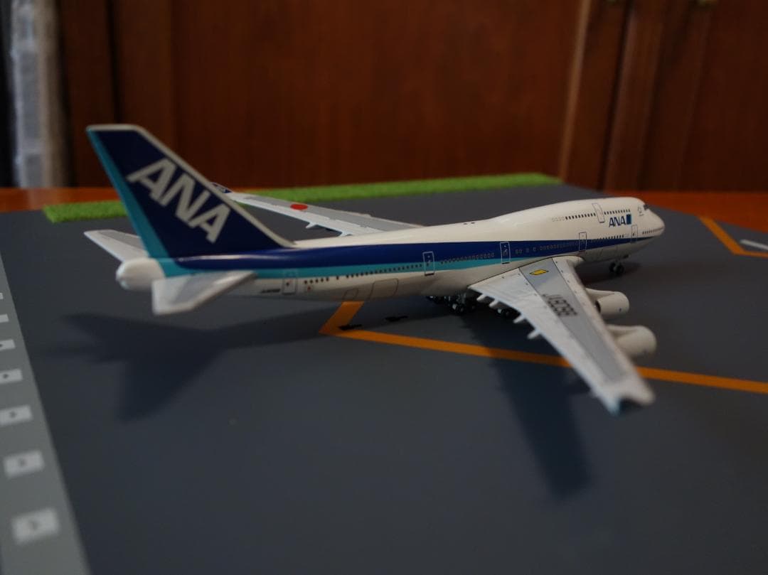 ANA　B747-400　JA8098　1：400