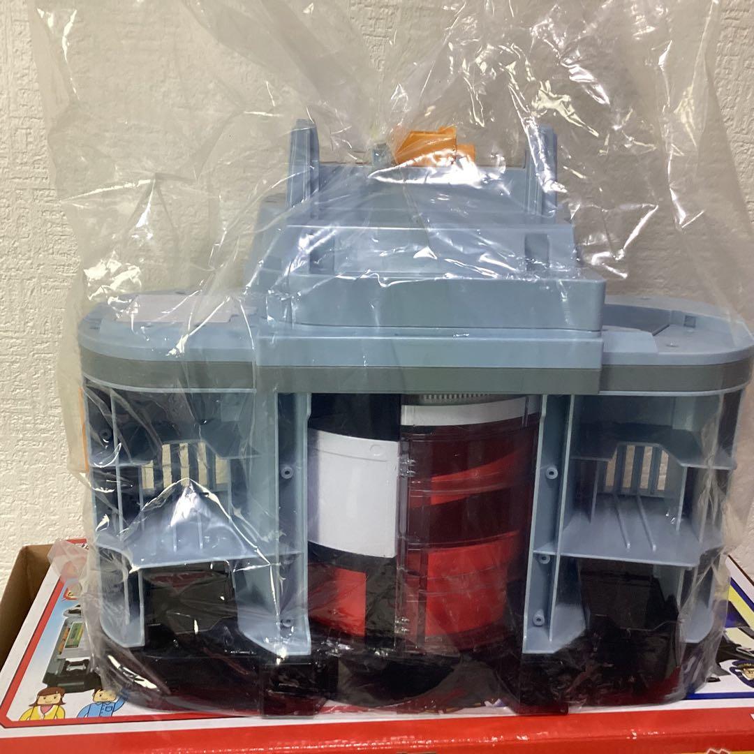 TAKARA TOMY トミカワールド ぐるっと変形！ＤＸポリスステーション