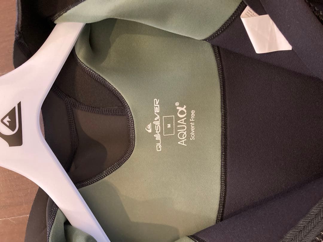 ウェットスーツ　半袖半ズボン　quiksilver    未使用　Mサイズ