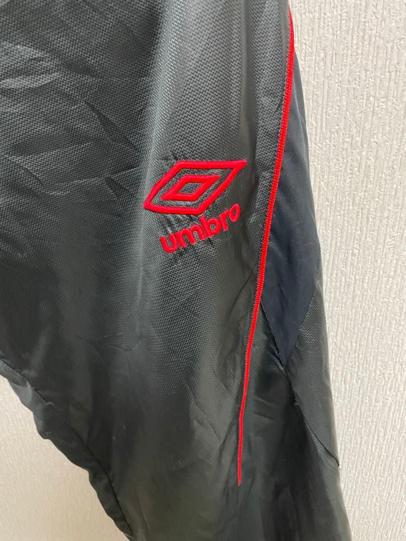umbro プロトレーニング ピステ上下 黒/赤