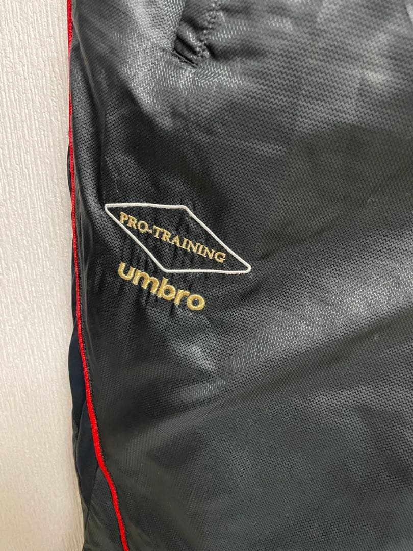 umbro プロトレーニング ピステ上下 黒/赤