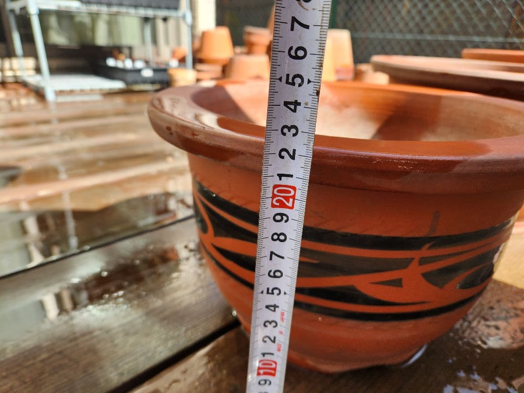 植木鉢 オレンジと黒の装飾 小