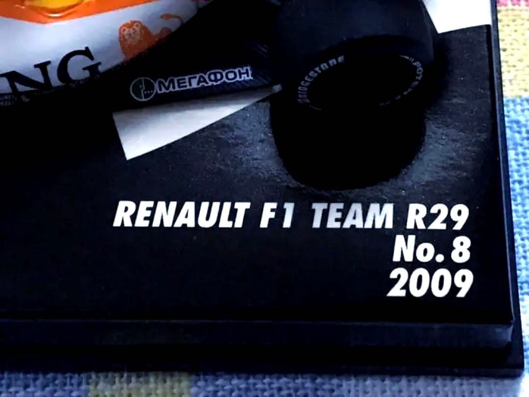 ミニチャンプス 1/43 ルノー R29 ネルソン・ピケ Jr 2009