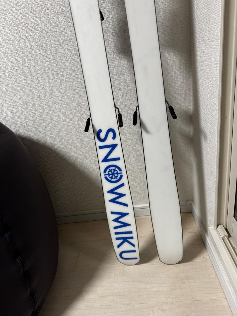 雪ミク RIOT SKIS スキー板 160cm TYROLIA ビンディング
