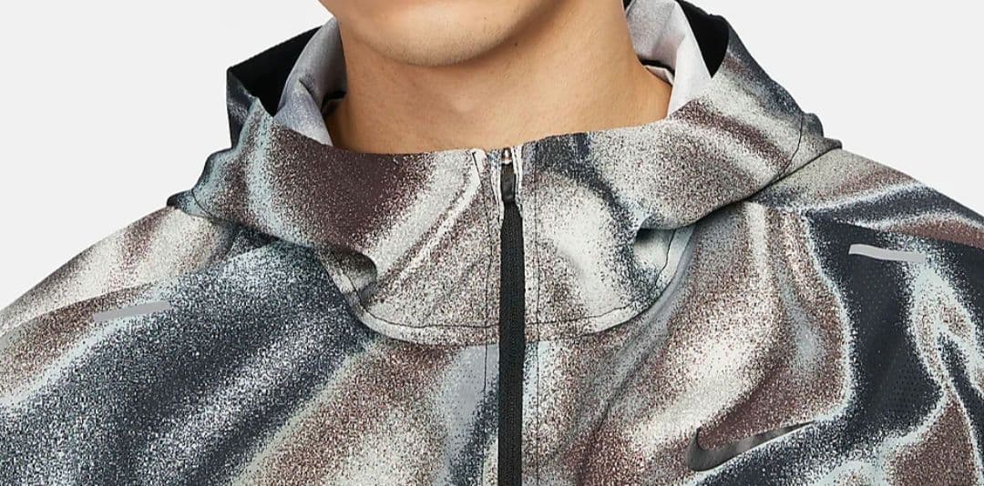 週末値下げNIKEナイキウィンドランナー マルチカラーロゴウィンドブレーカーXL