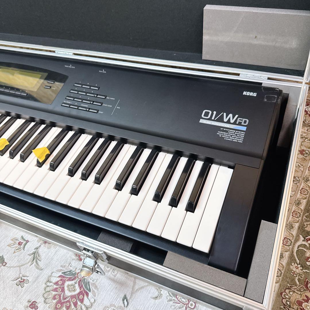 KORG コルグ01/W FD シンセサイザー 61鍵盤 ハードケース付属