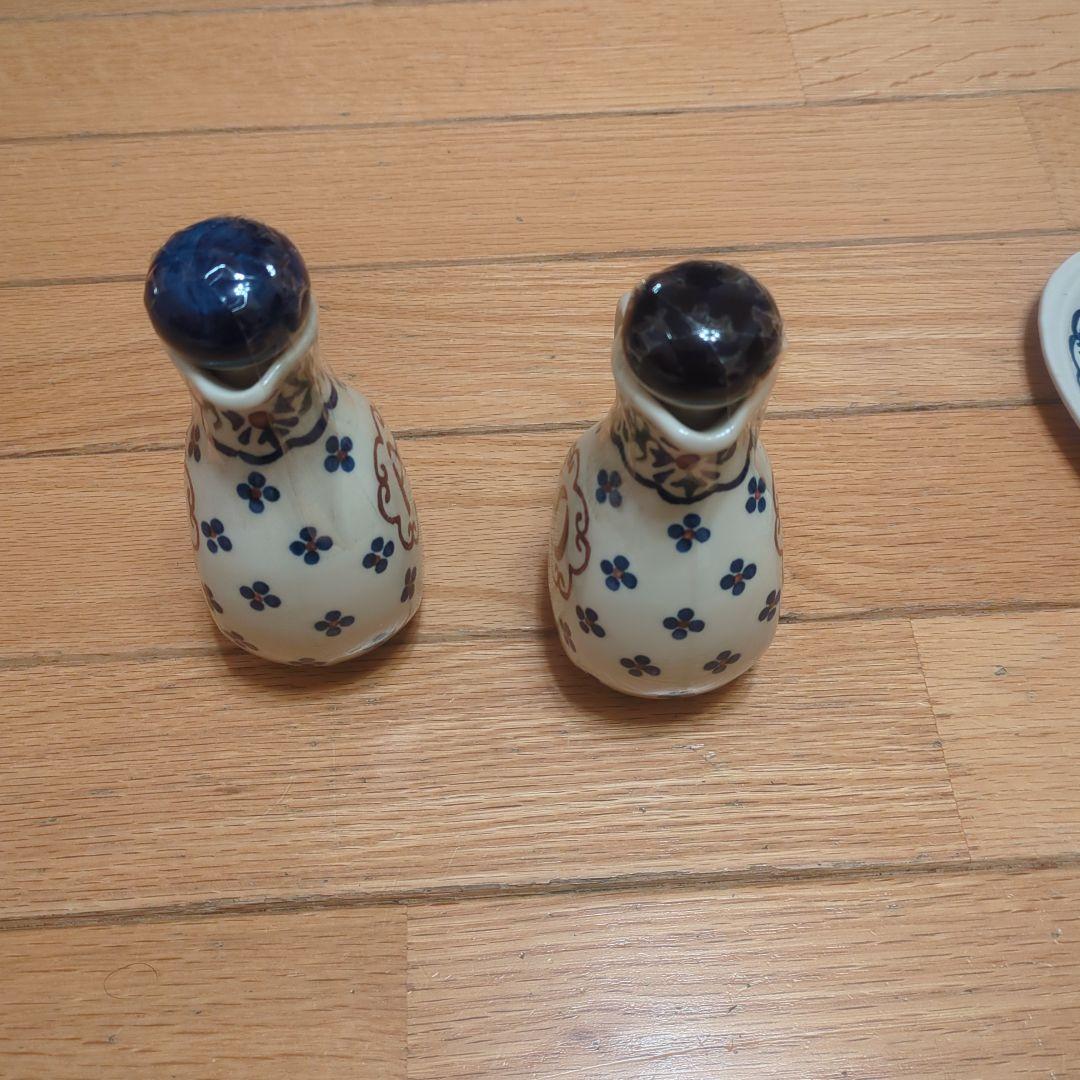 スペイン産　陶器製調味料入れ