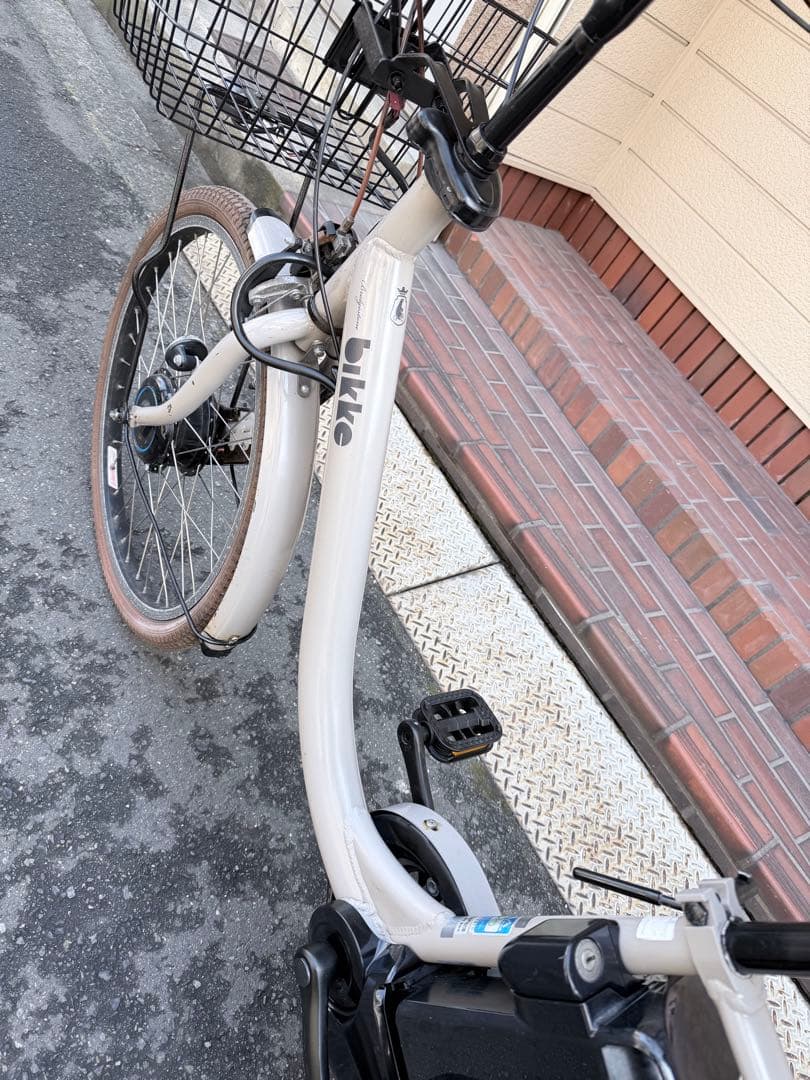 子供乗せ　ブリヂストン　BIKKE 電動アシスト自転車 チャイルドシート付き