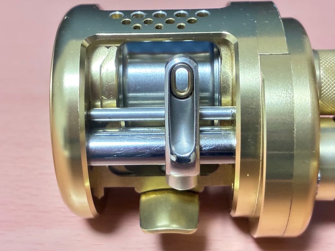 一点限り シマノ 04カルカッタコンクエスト51s ベイトリール カルコン 左巻
