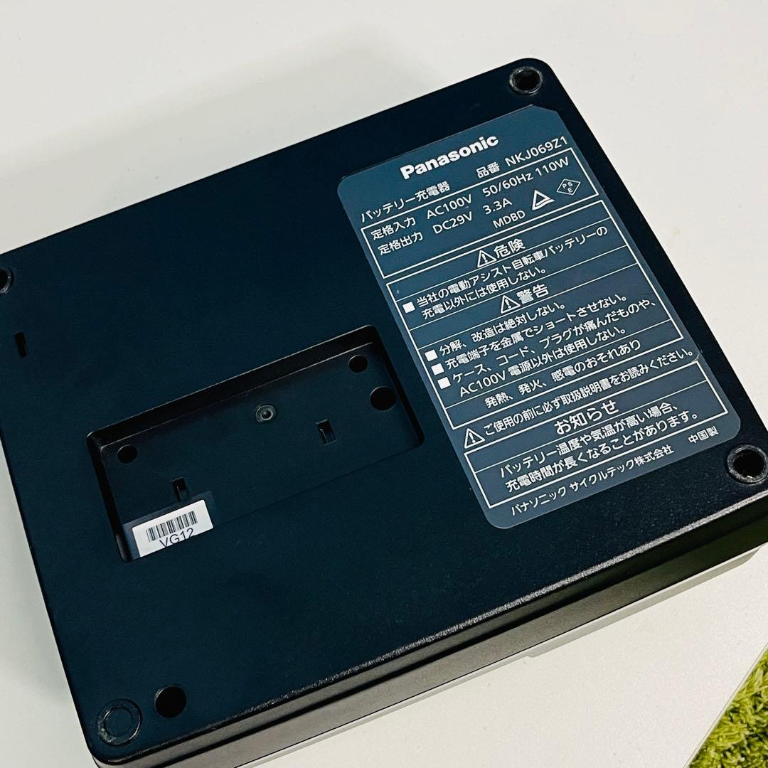 Panasonic電動自転車　バッテリー充電器　品番NKJ069Z1動作品