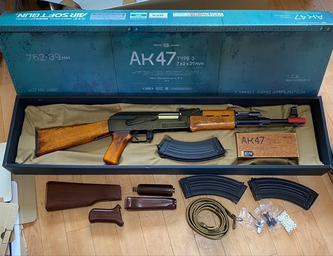 東京マルイ　次世代電動ガン　AK47 type3 リアルウッド換装　多弾マグつき