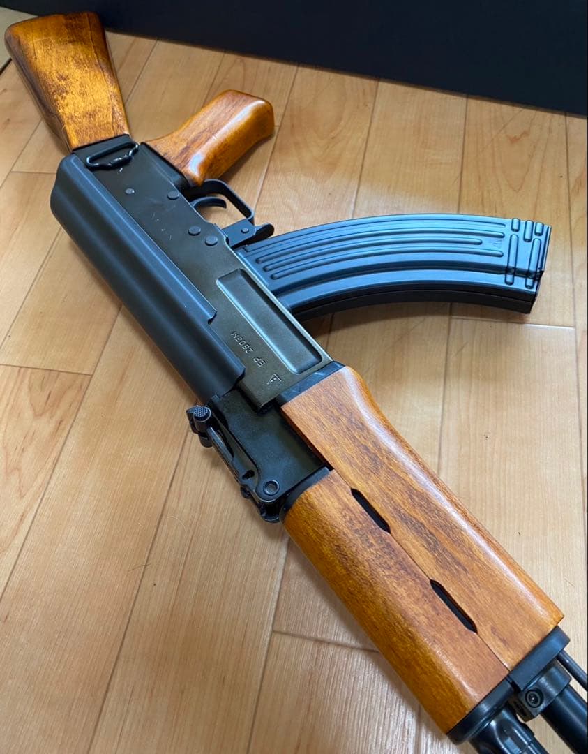 東京マルイ　次世代電動ガン　AK47 type3 リアルウッド換装　多弾マグつき