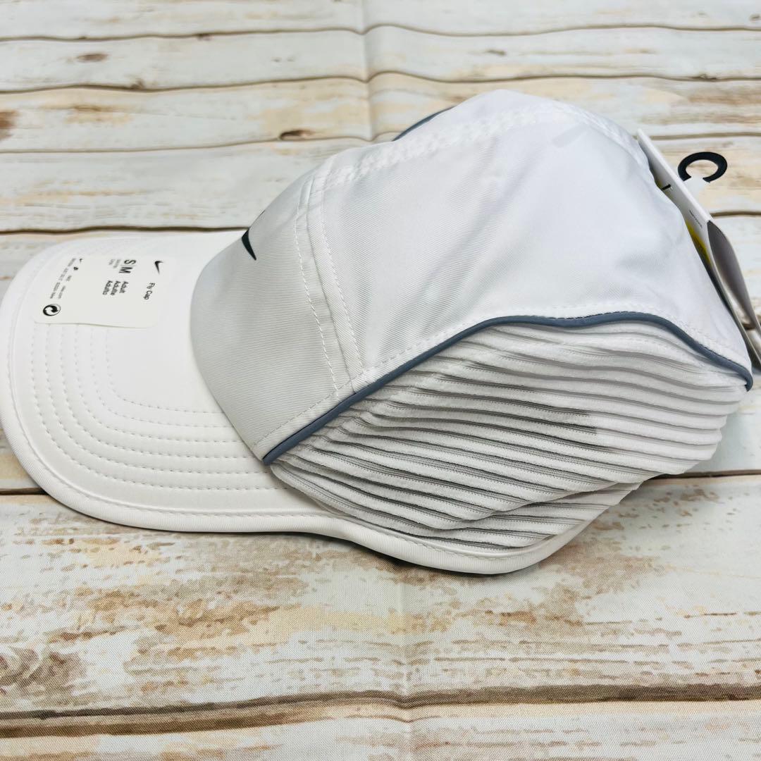 ナイキ　ランニングキャップ　白　S/M 新品
