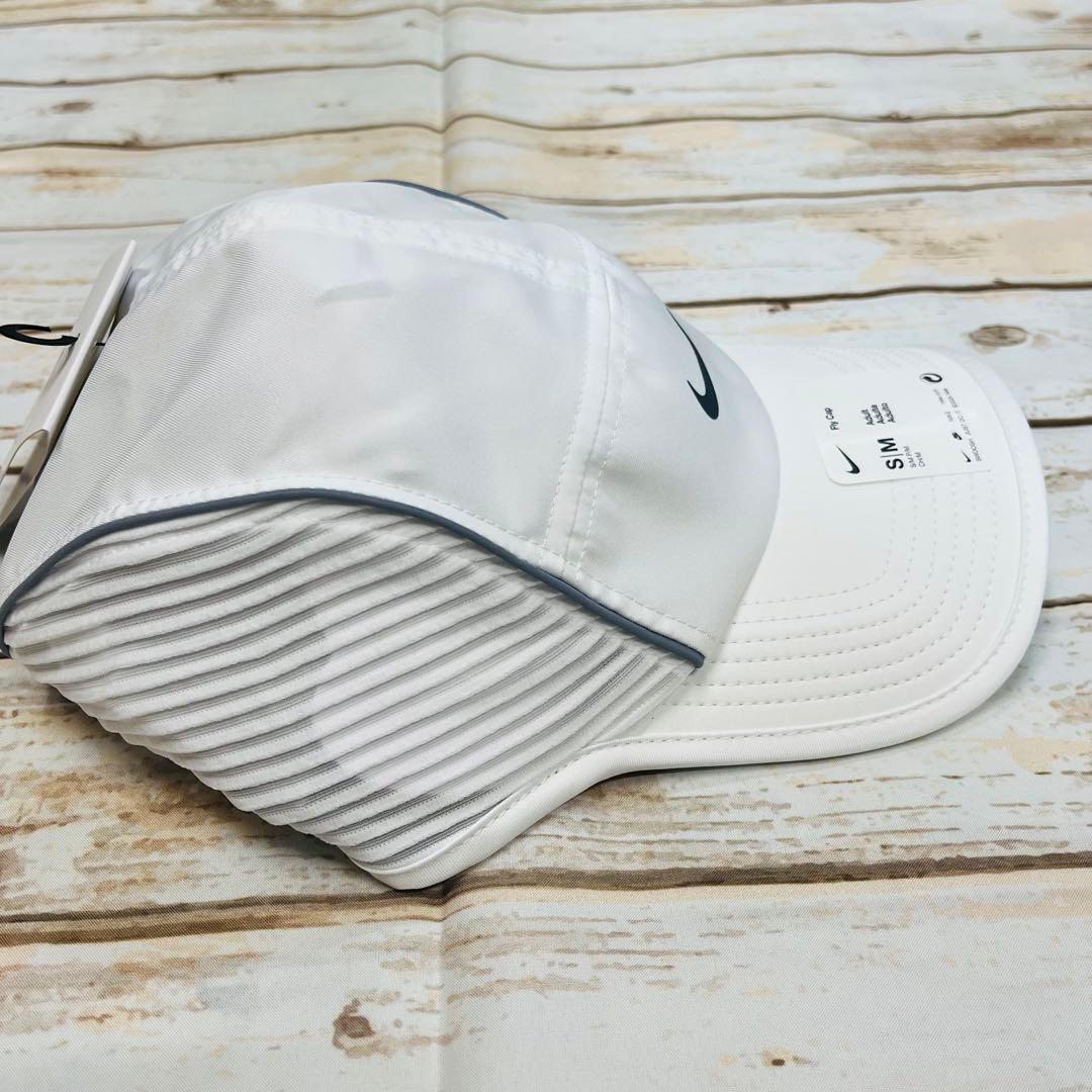 ナイキ　ランニングキャップ　白　S/M 新品