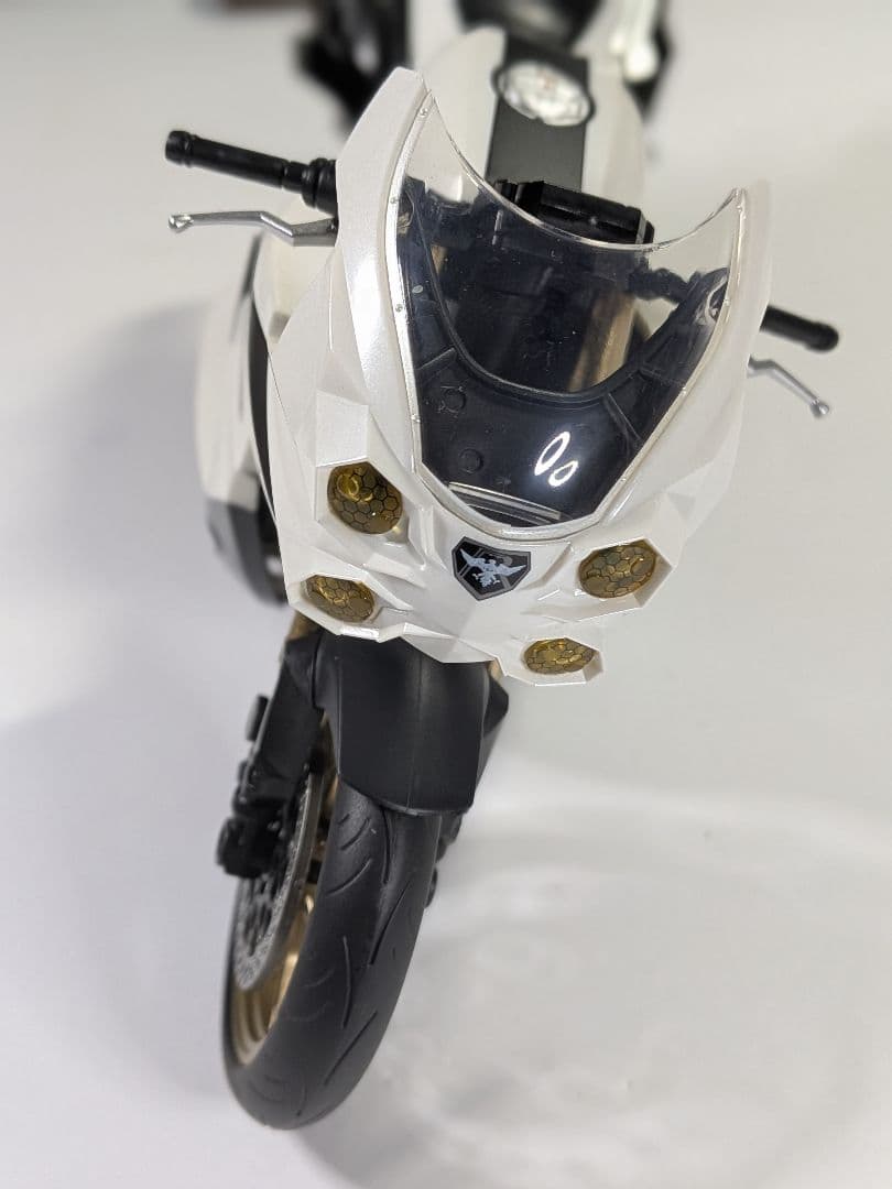 S.H.figuarts 大量発生型相変異バッタオーグ&バッタオーグ用サイクロン