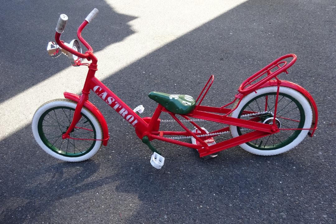 カストロールカラ― 程よいシャコタン 実動 キャルルック ガレージインテリア