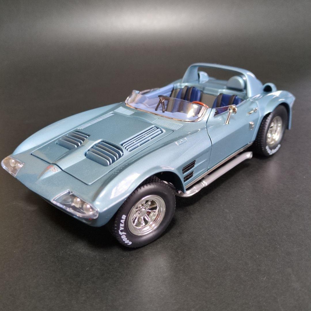 1/18ミニカー　シボレー コルベット グランドスポーツ