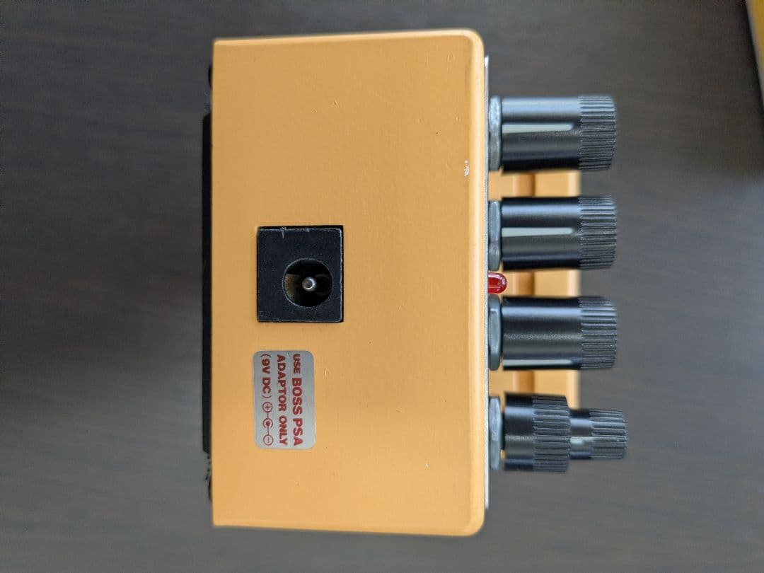 BOSSのエフェクター　アコースティックシュミレーター　中古美品