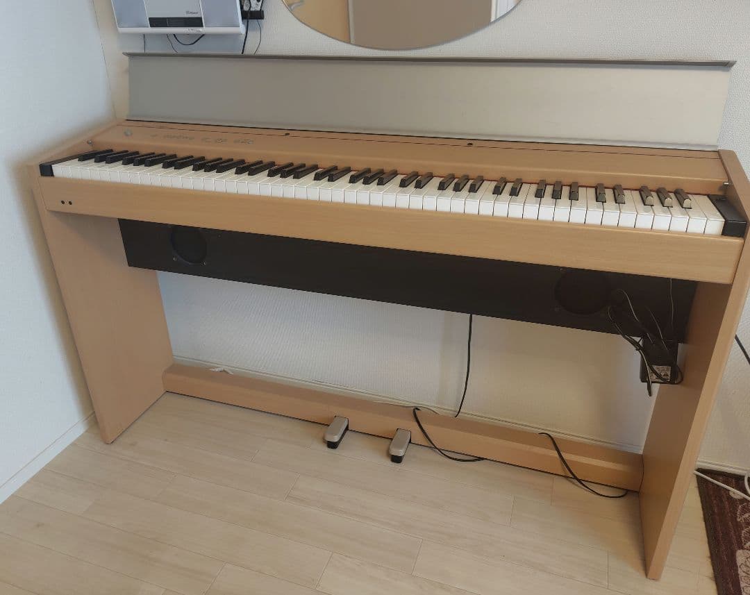 ROLAND　F100 電子ピアノ