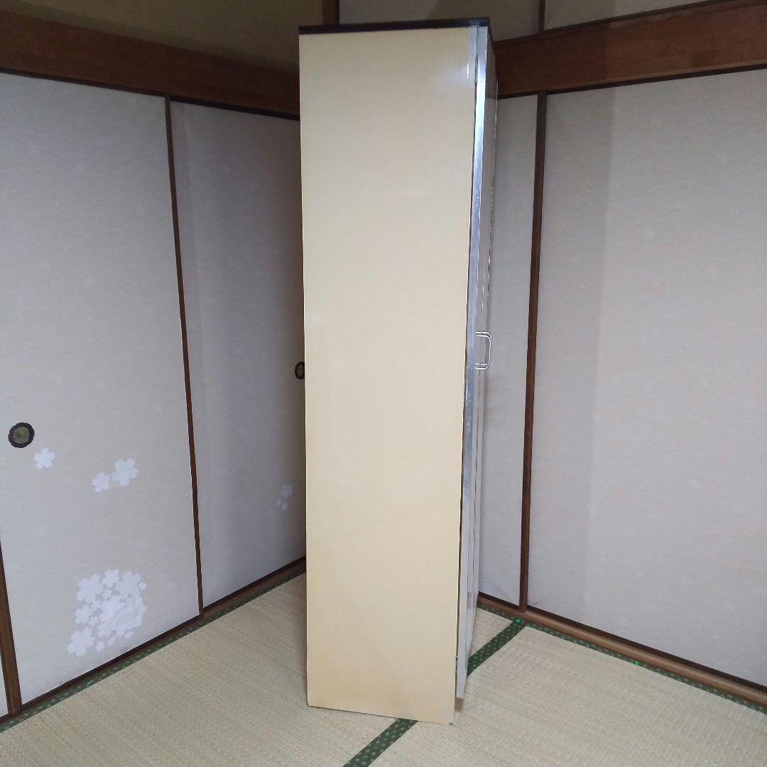 ＊ベージュの9段扉付き収納棚 ラック 両開き たっぷり収納 昭和レトロ